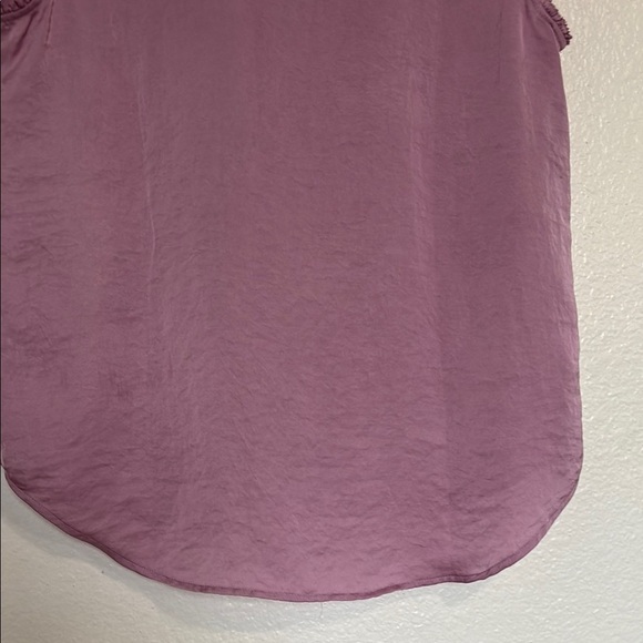 Ann Taylor lavender purple color Ruffled Blouse - Picture 6 of 7